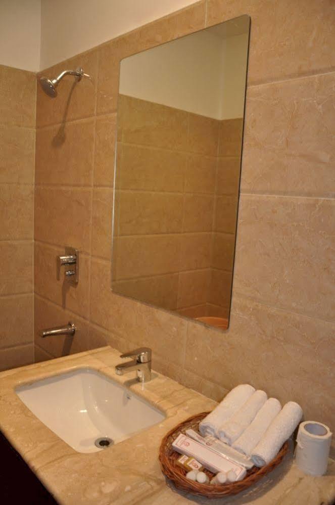 Fabhotel Basera Амритсар Экстерьер фото